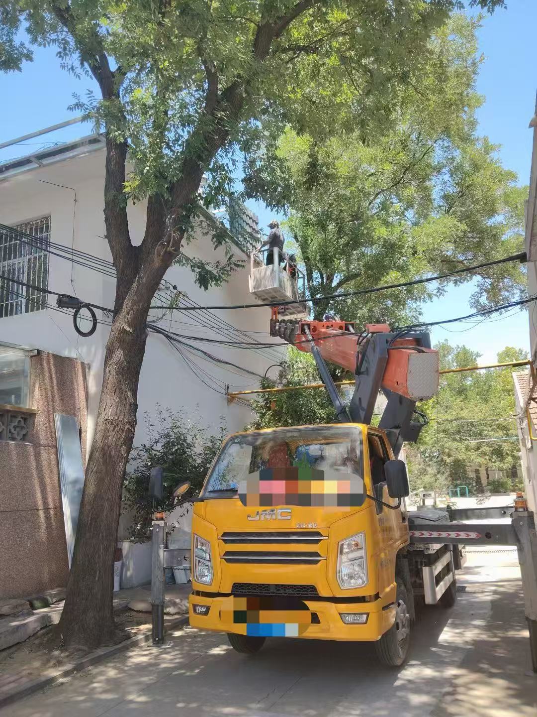 深圳市高空作业车能吊装重物吗？最大承载多少公斤？
